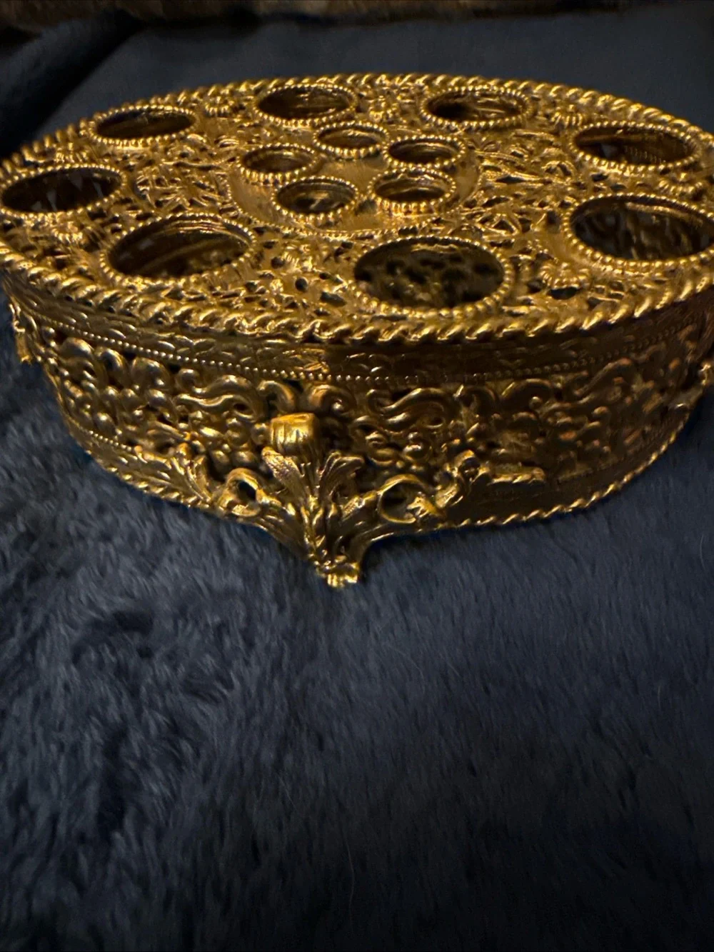 Style built elegant gold